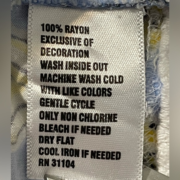 Crown & Ivy Women’s size XXL sleeveless blue & yellow shirt fancy bottom - Picture 5 of 9